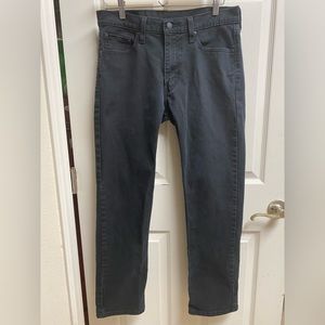 Men’s Levi’s 513 straight jeans.  32x30. Very Good condition